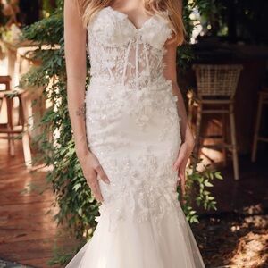 Custom Design Off-White Spaghetti Strap Wedding Dress